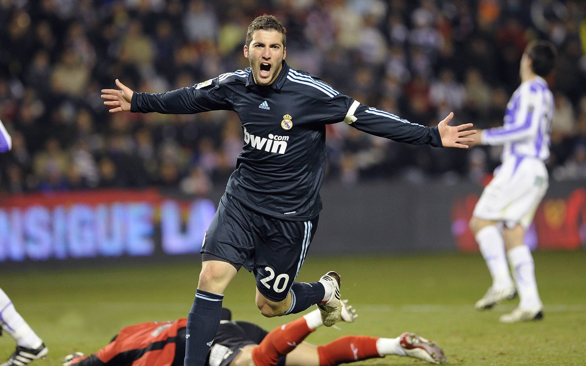 暗夜星辰，莱奥扛起全队的NBA季后赛史诗之夜