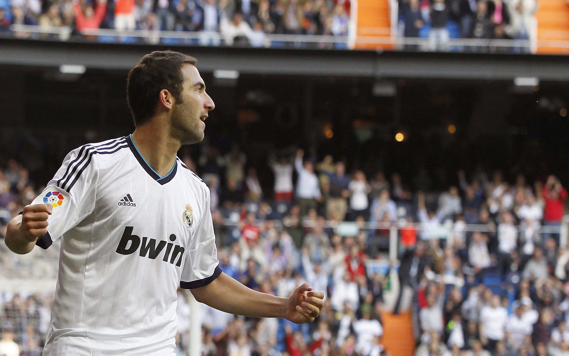 赛道上的逆袭，索伯车队如何逆转阿斯顿马丁，维斯塔潘惊艳四座